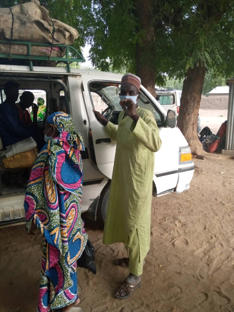 Campagne de sensibilisation et de distribution des masques faciaux pour la prévention de covid 19 - Photo 1