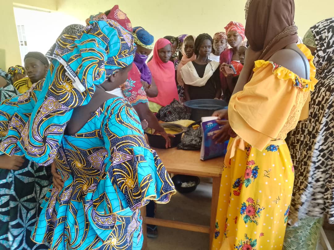 Atelier de formation des femmes et des jeunes filles en fabrication du savon solide - Photo 2