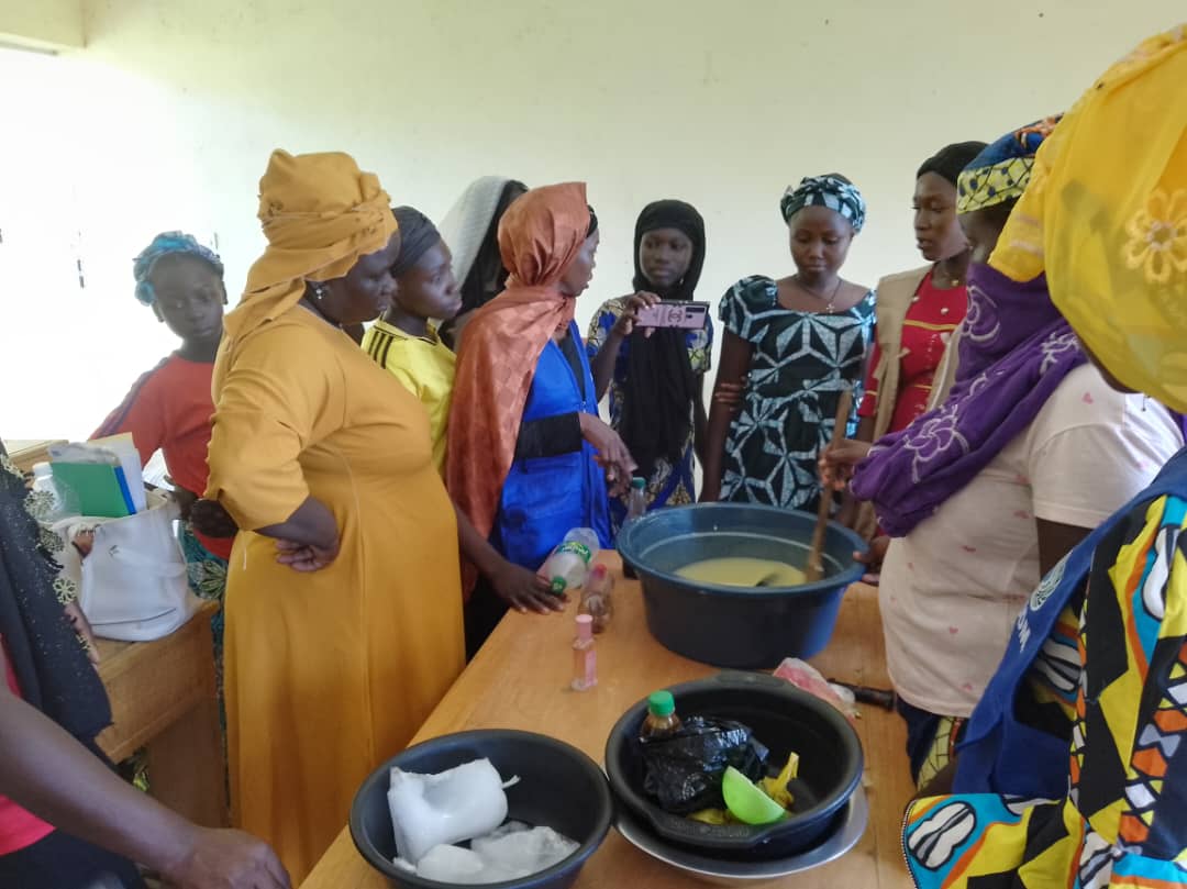 Atelier de formation des femmes et des jeunes filles en fabrication du savon solide - Photo 5