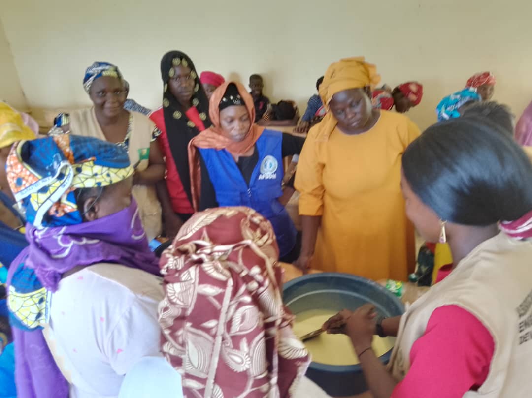 Atelier de formation des femmes et des jeunes filles en fabrication du savon solide - Photo 9
