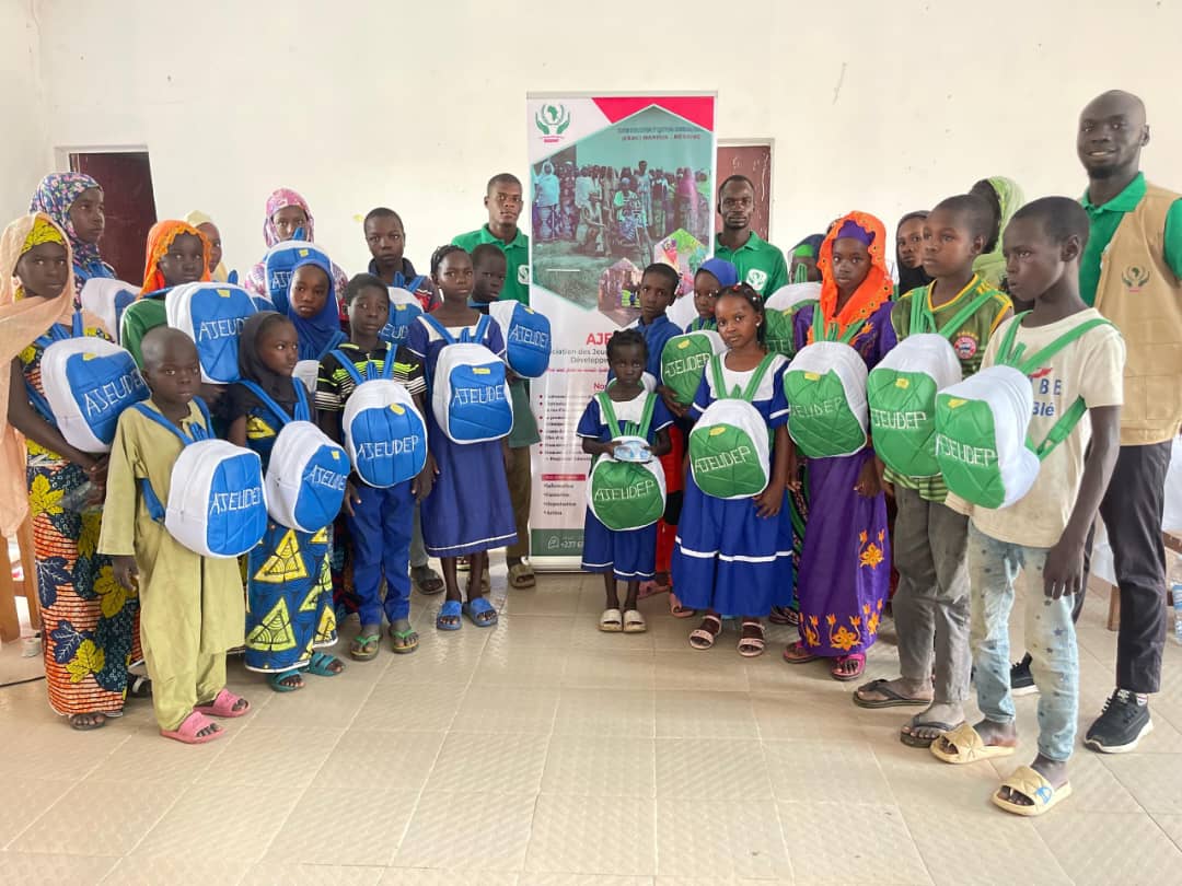 Programme « Education For All »  appui à la scolarisation, distribution de kits Back to School à 30 enfants du primaire et secondaire et sensibilisation des parents sur l’importance de l’éducation - Photo 9